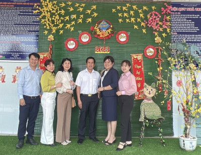Trường MN Thới Hòa đón đoàn kiểm tra của Phòng Giáo dục và Đào tạo Bến Cát về tình hình trước, trong và sau Tết Nguyên Đán Quý Mão 2023