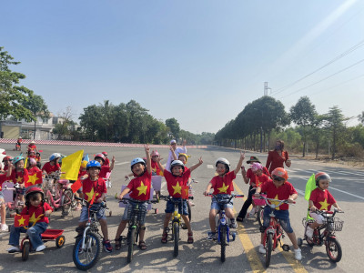 Trường Mầm non Thới Hòa tổ chức Chương trình Tôi yêu Việt Nam - Hoạt động trải nghiệm "Bé với An toàn giao thông" năm học 2023-2024
