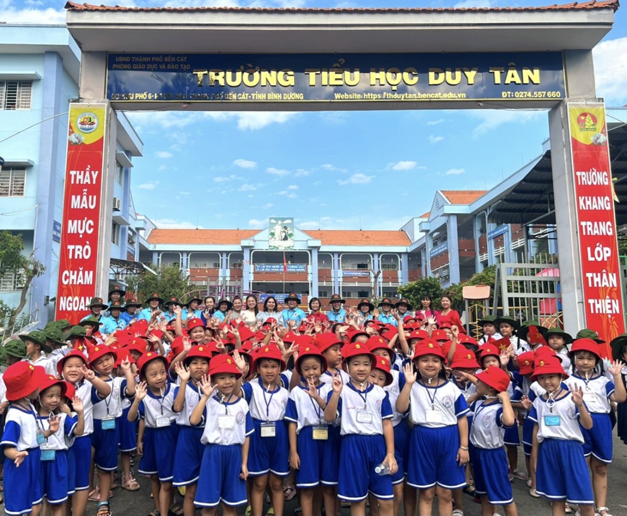Các bé khối Lá Trường MN Thới Hòa tham quan Trường Tiểu học Duy Tân